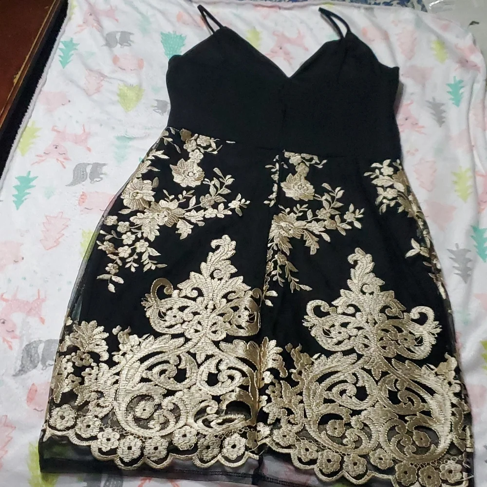Dress - Picture 3 of 4